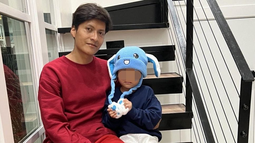 Liam con il papà Adrian, appena tornati a casa in Minnesota