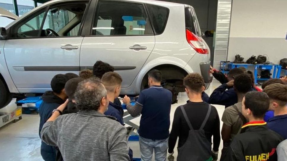 La prima lezione del corso, ieri mattina all’Enfapi di Treviglio