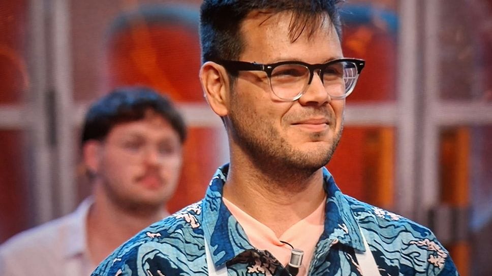 Matteo Rinaldi in una fase di Masterchef. Il cuoco bergamasco si è salvato al pressure test e può continuare così la sua avventura nel talent culinario