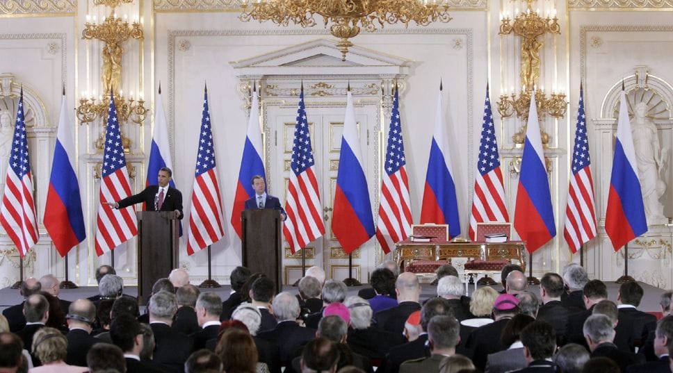 Obama e Medvedev in conferenza stampa a Praga dopo la firma del New Start nel 2010