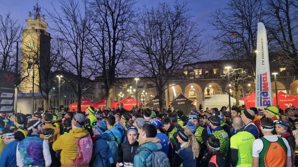 Gli atleti appena prima della partenza, sul Sentierone