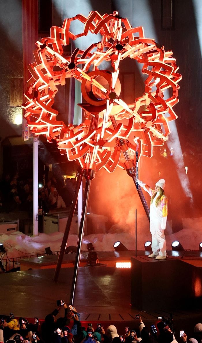 Sofia Goggia accende il Braciere Olimpico