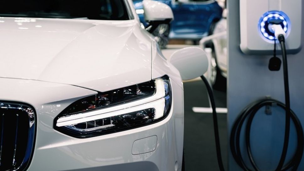 Il mercato delle colonnine di ricarica pubbliche ha registrato il 40% di installazioni in più in tre anni