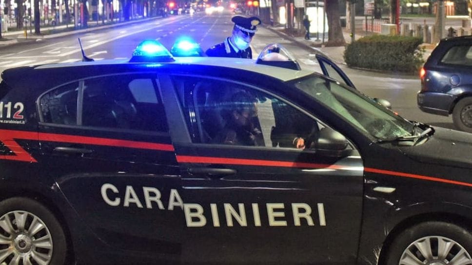 Un’auto dei carabinieri in una foto di repertorio
