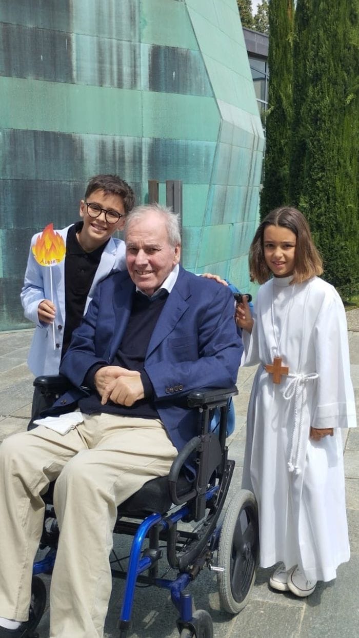 Claudio insieme ai suoi nipoti