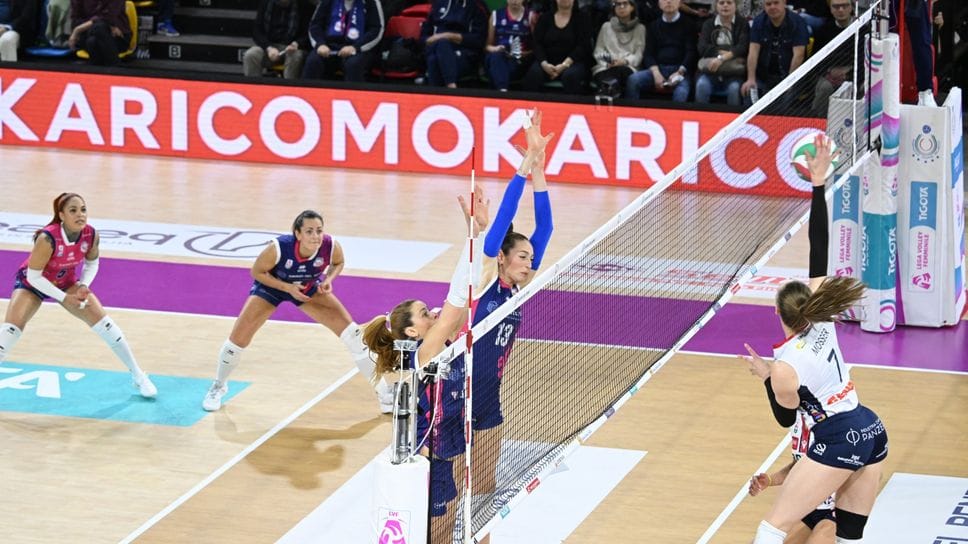 Jennifer Mosser (7) in azione in gara1 contro Scandicci: Bergamo ha trascinato la corazzata toscana al quinto set giocando alla pari per l’intero match