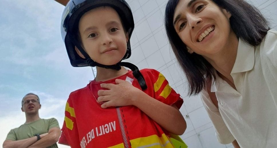 Nicolò, che ha quasi sei anni, insieme a papà Massimiliano e a mamma Daniela