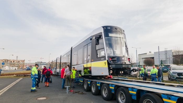 https://storage.ecodibergamo.it/media/photologue/2026/3/10/photos/cache/arriva-a-ranica-il-primo-tram-della-t2-bergamo-villa-dalme_77417a16-1c7f-11f1-9e9c-6d7be3422135_1920_1080_v3_large_16_9.jpg