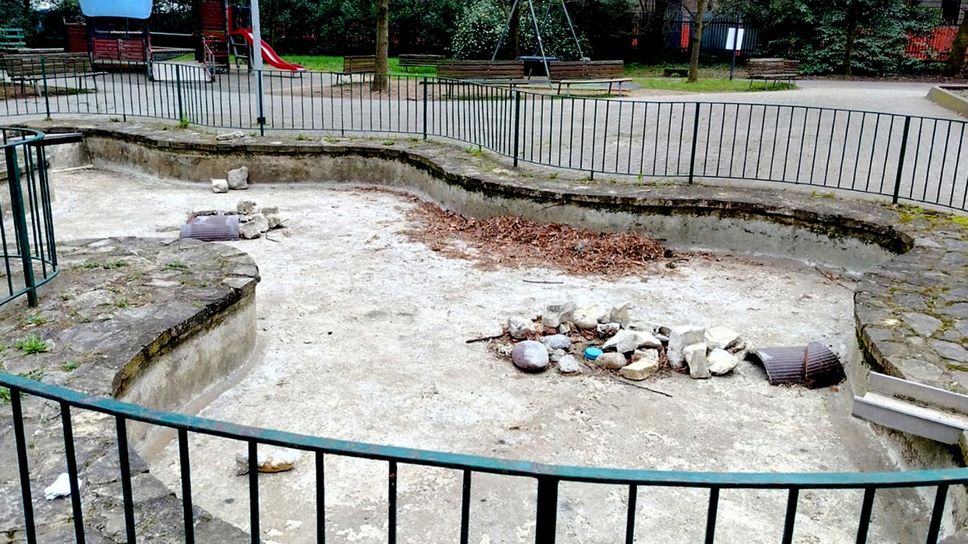 Il laghetto senza acqua del parco Suardi