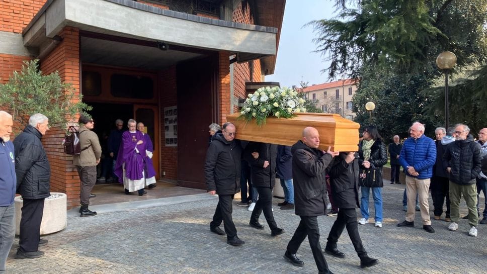 Il funerale di Emma Manzotti Lazzarini nella parrocchia di San Paolo a Bergamo