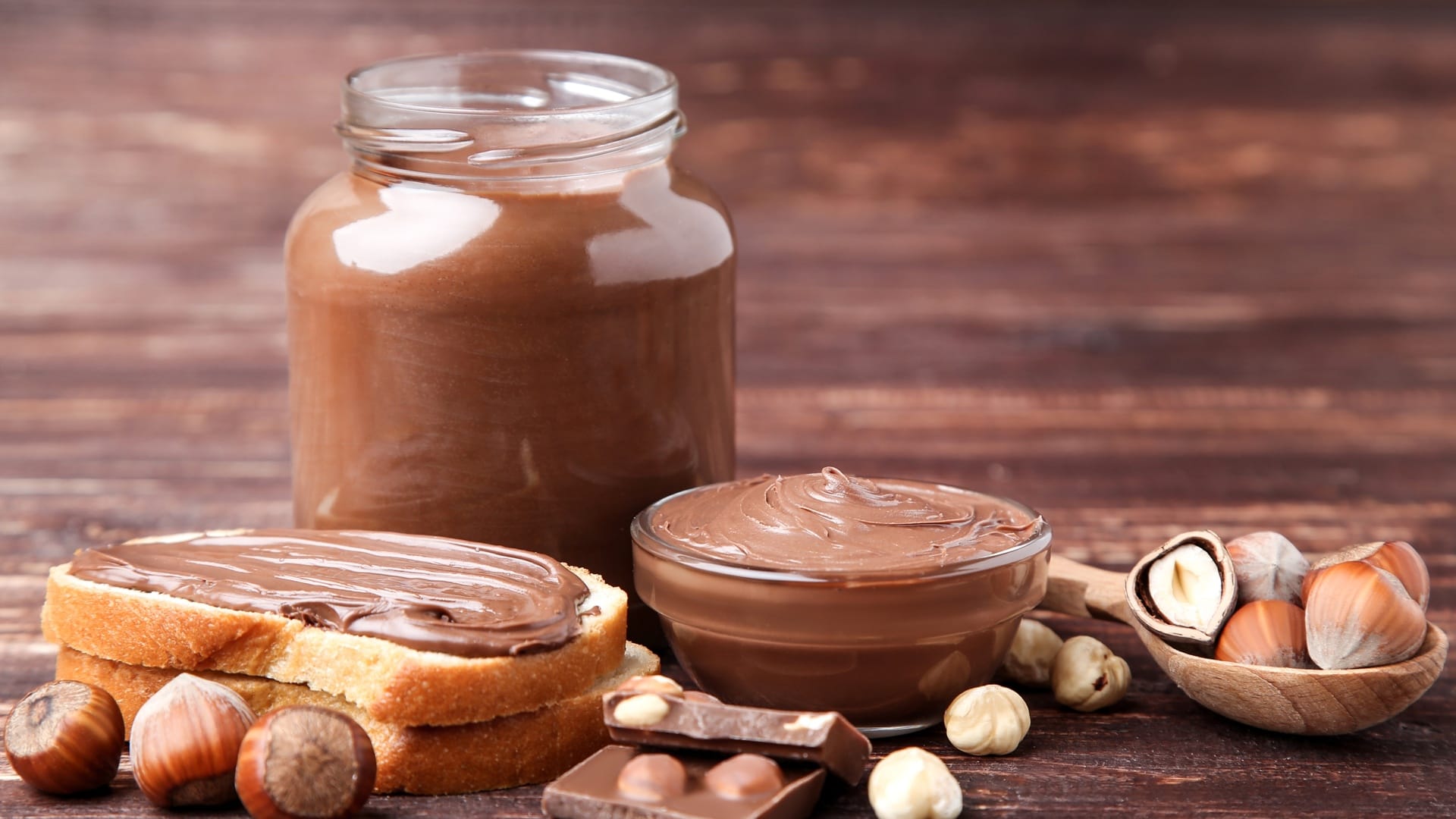 La dieta del buon umore: cosa mettere nel piatto quando arriva la tristezza