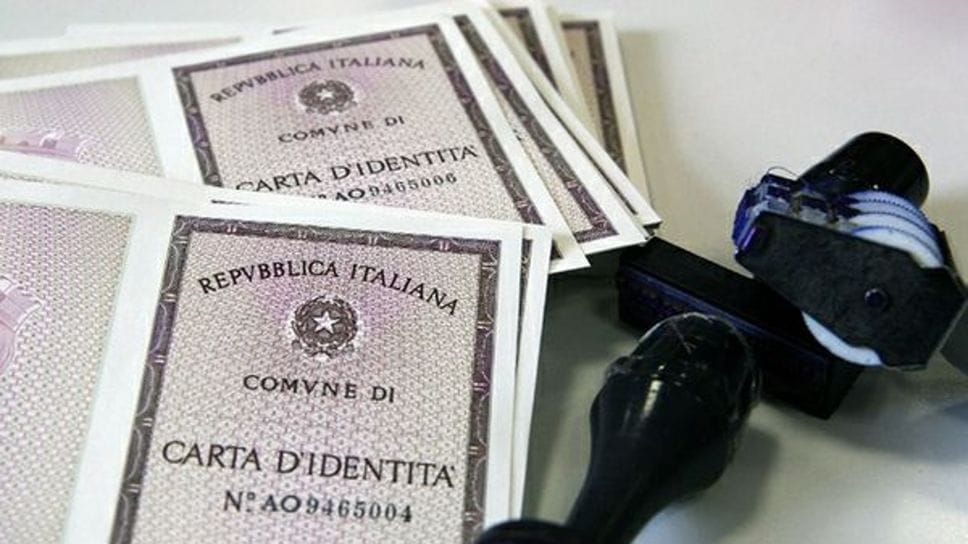 Da inizio agosto la carta d’identità in formato cartaceo non sarà più valida