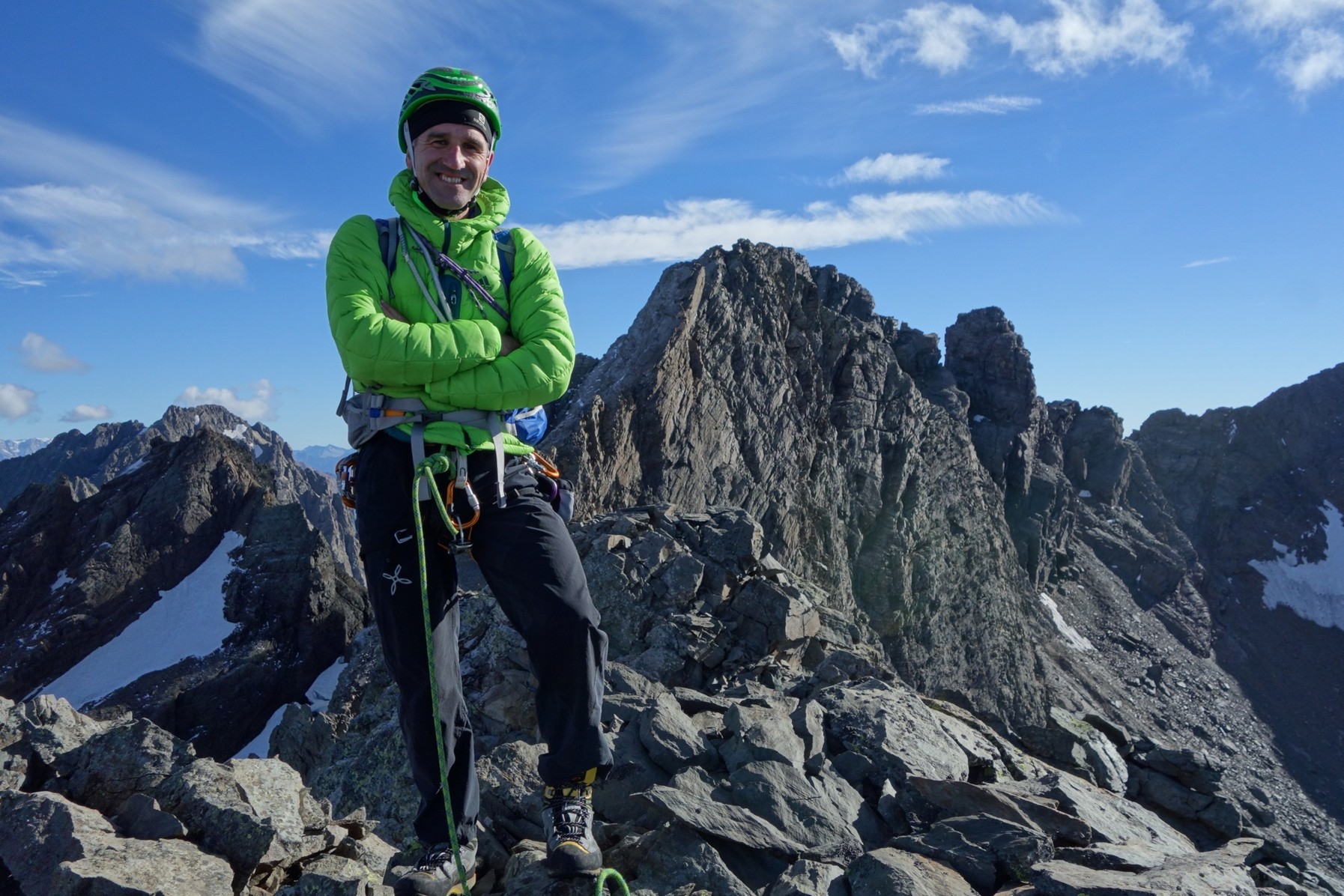 Maurizio Agazzi sul Torrione Occidentale con alle spalle la Punta di Scais