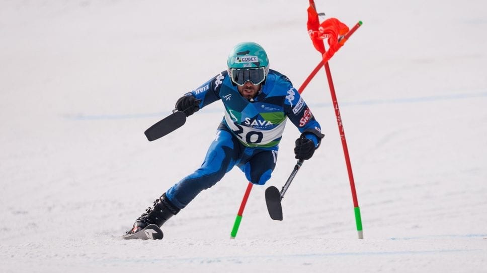 Davide Bendotti in azione: il 32enne di Colere cerca il podio nel gigante paralimpico