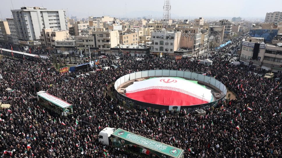 Funerali di massa per i comandanti del Corpo delle Guardie Rivoluzionarie dell’Iran uccisi durante la guerra