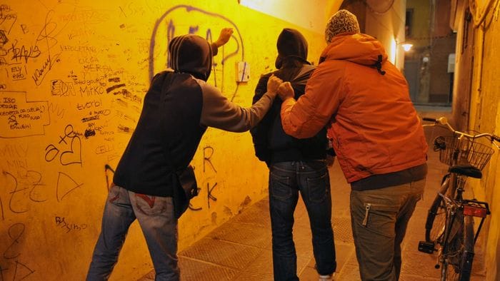 Reati minorili, aumentano i casi gravi. «Disagio da intercettare precocemente»