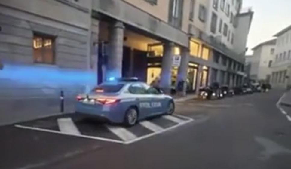La polizia in via Borfuro