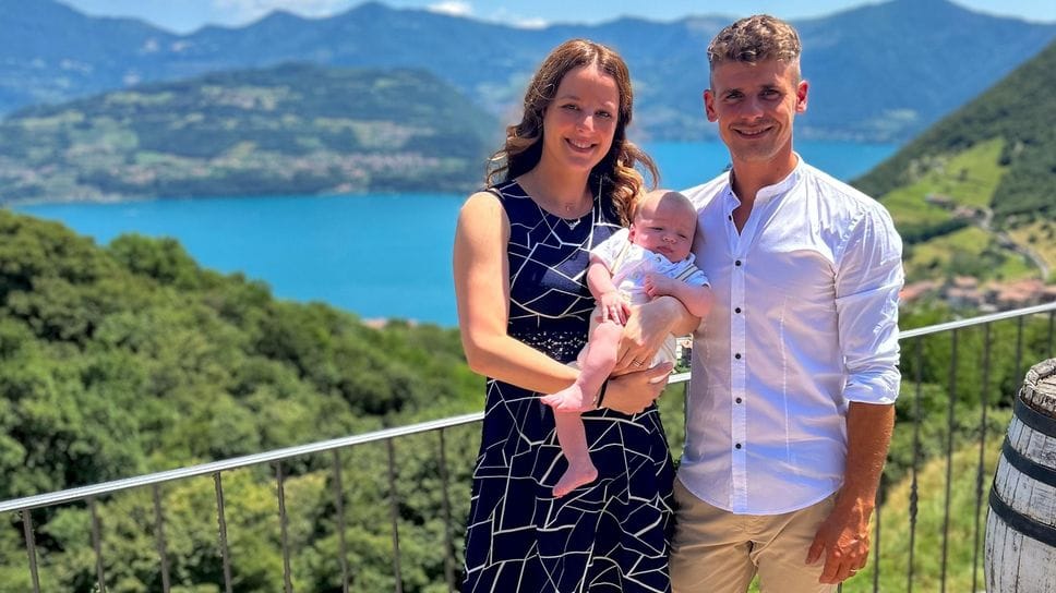 Mariaclara Beltrachini. In alto, la giovane mamma con il marito Jason e il figlioletto Ethan