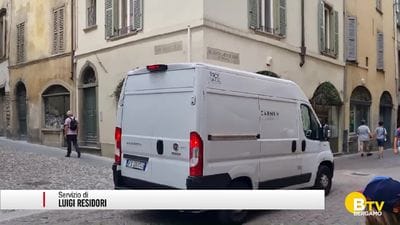 https://storage.ecodibergamo.it/media/photologue/2026/3/13/photos/cache/stop-ai-furgoni-in-citta-alta_a5c711d4-1ef5-11f1-a32c-d488f5d5f517_display.jpg