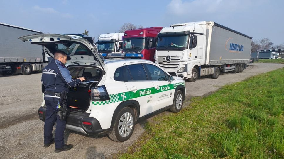 Controlli della polizia locale di Zingonia ai mezzi pesanti