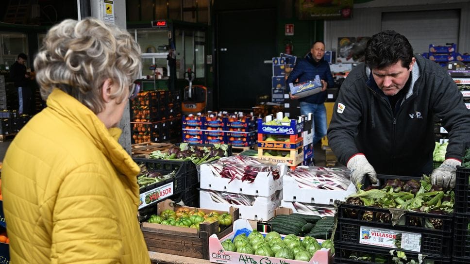 I prezzi di frutta e verdura di stagione stanno crescendo anche al Mercato ortofrutticolo