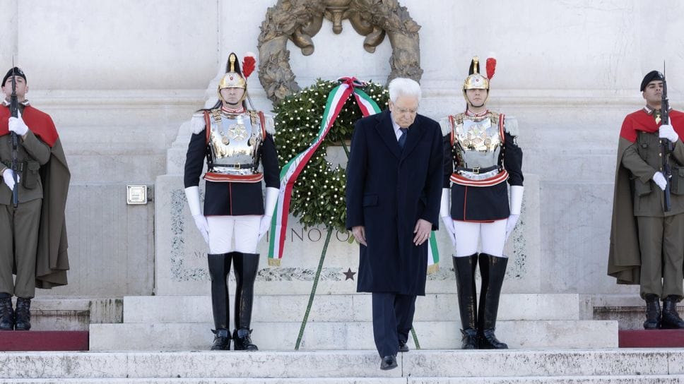 Il presidente della Repubblica Sergio Mattarella all’Altare della patria a Roma