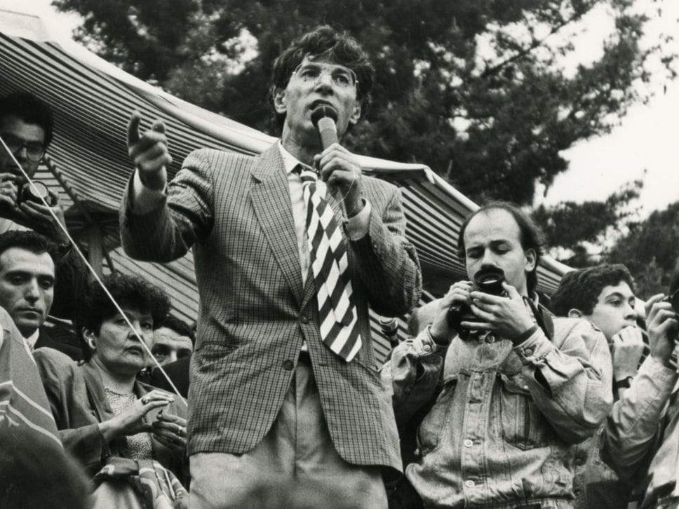 Comizio di Umberto Bossi nel maggio del 1990 a Pontida