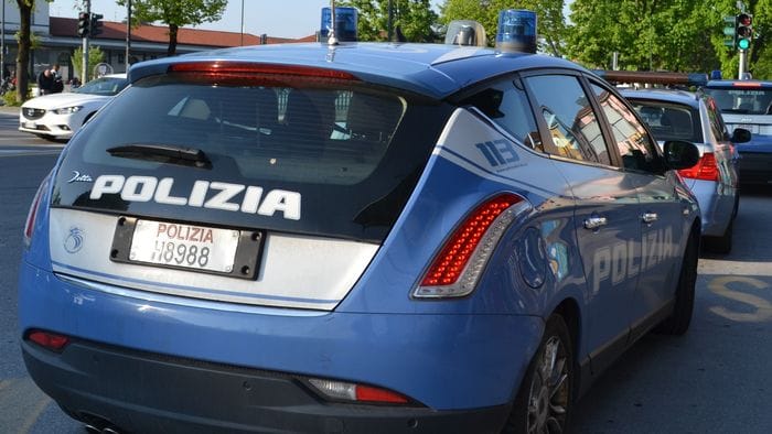 strappa una collana a una donna a bergamo arrestato a bergamo