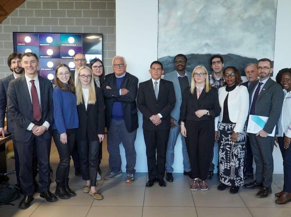 La foto di gruppo con gli studenti che hanno conseguito il master internazionale in cardiochirurgia pediatrica