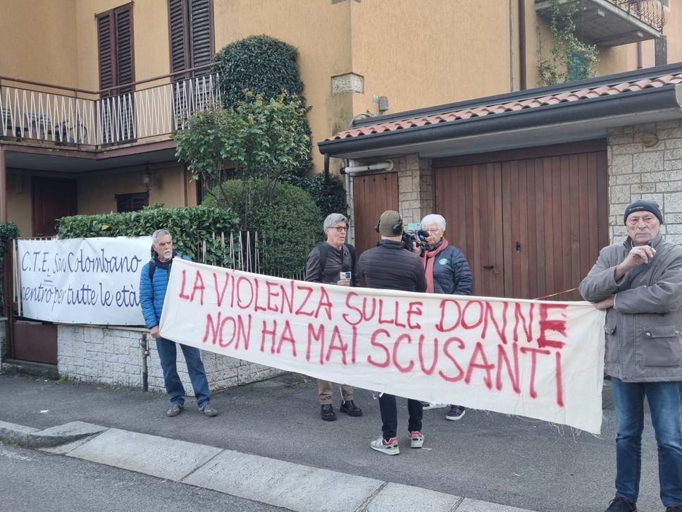 Lo striscione in via Pescaria
