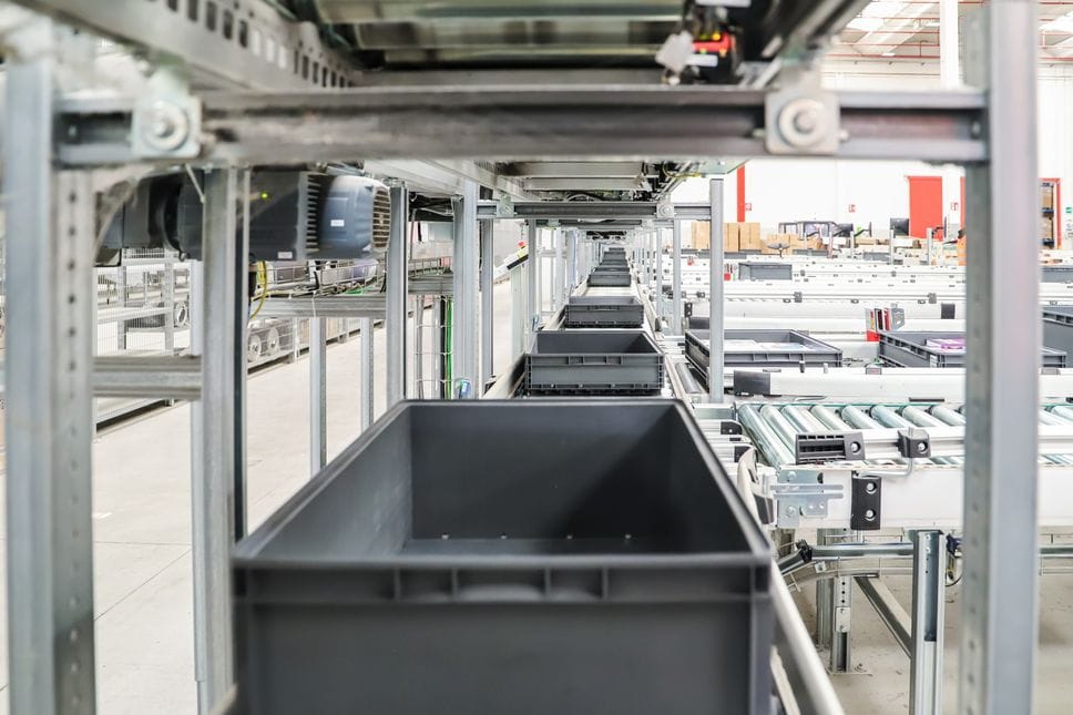 L’intralogistica moderna si basa sui magazzini smart