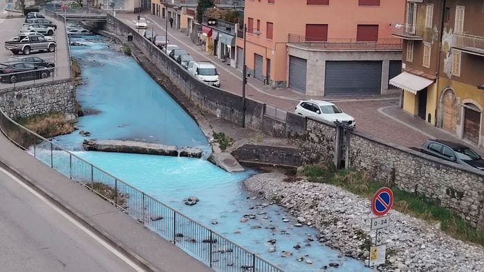 https://storage.ecodibergamo.it/media/photologue/2026/3/2/photos/cache/lacqua-del-torrente-vertova-si-tinge-di-celeste-caccia-alla-sostanza-misterios_82762adc-160b-11f1-b839-8063e8bdc6b5_1920_1080_v3_large_16_9.jpeg