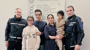 A 3 anni rischia di soffocare per dei pezzetti di carota, l’intervento  della Polizia locale: «Grazie, avete salvato mio figlio dalla morte»