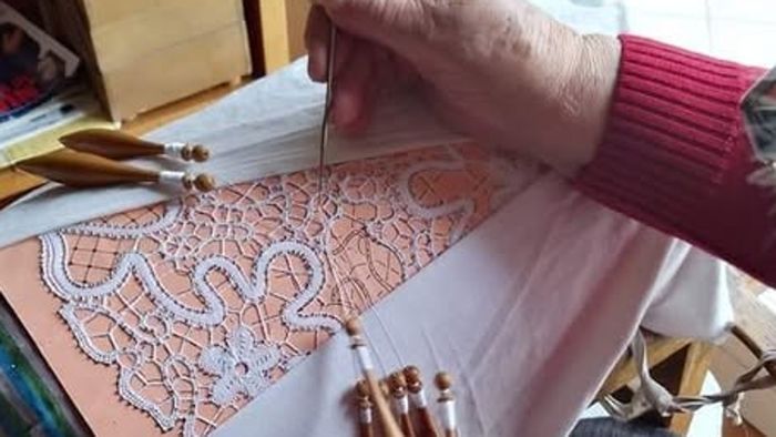 arte del cucito per la messa il laboratorio delle suore 232 alla ricerca di volontarie