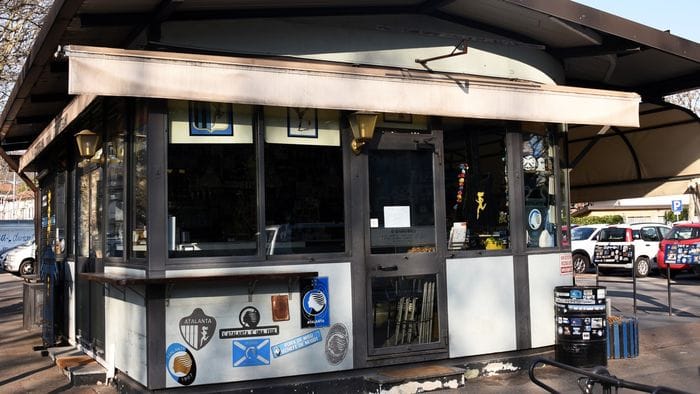 il dolore degli amici e dei clienti del baretto qui come una famiglia siamo sconvolti