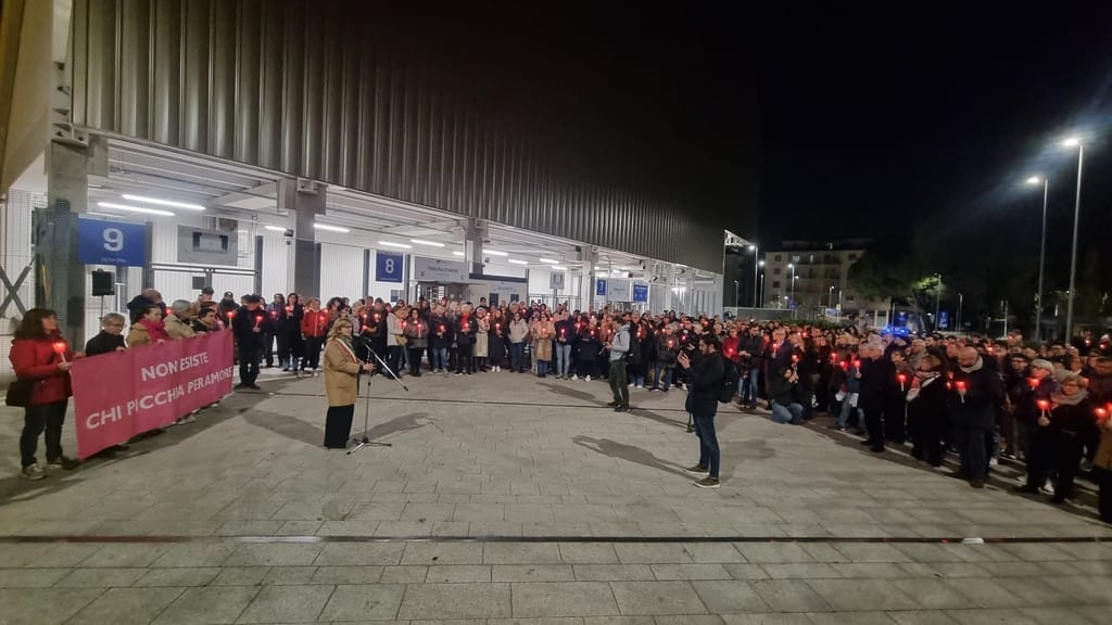 La fiaccolata per Valentina Sarto