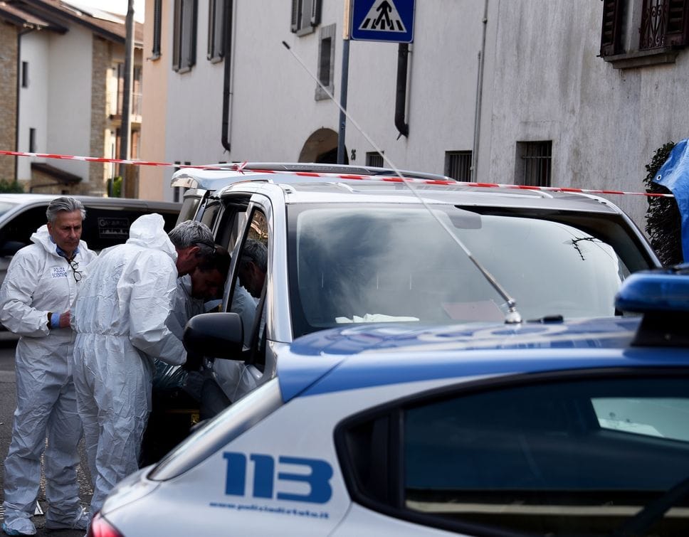 L’intervento della polizia scientifica in via Pescaria