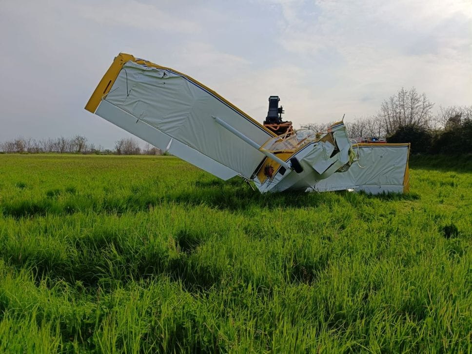 Aereo ultraleggero precipita a Calvisano: ferito pilota di Bariano