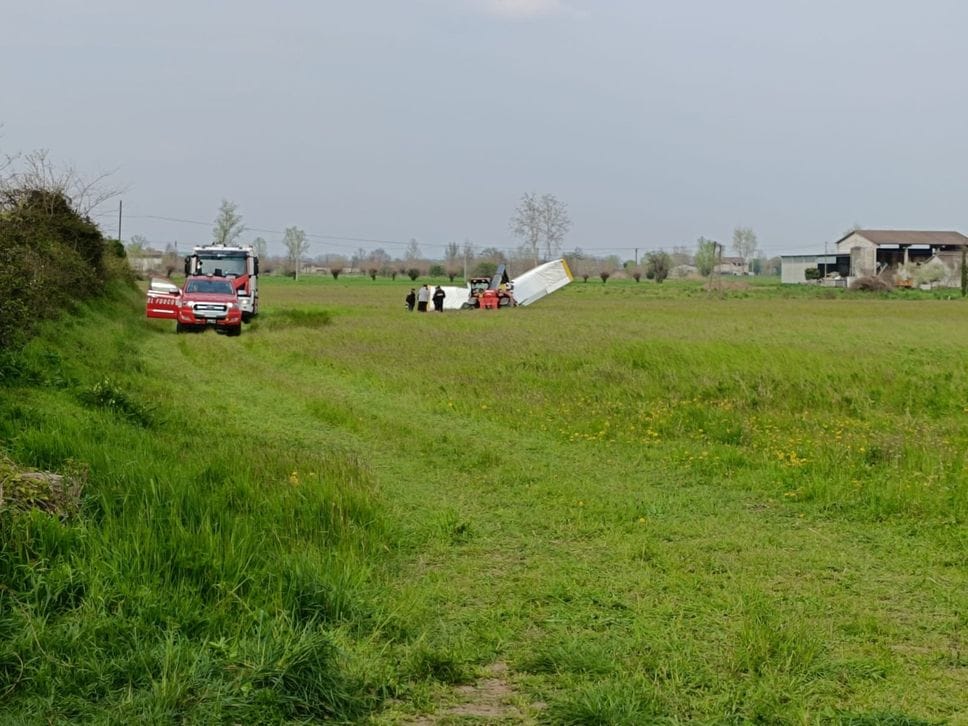 Aereo ultraleggero precipita a Calvisano: ferito pilota di Bariano