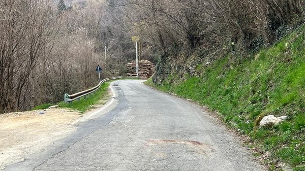 Frontale tra bici e moto sulla strada dei Colli di San Fermo: muore ciclista 25enne