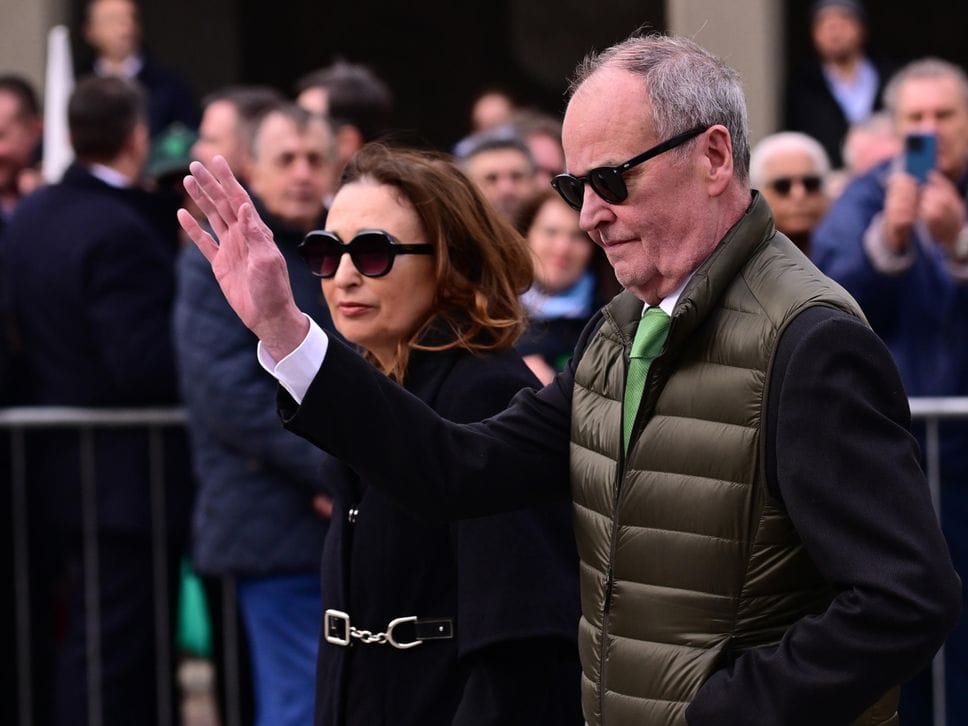 L’ultimo saluto a Bossi a Pontida tra applausi e cori - Le foto