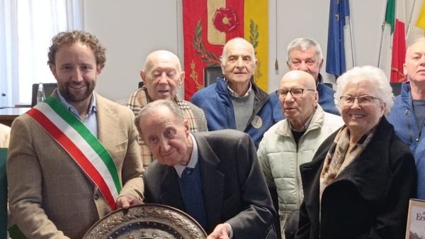 Coro Idica, Belloni dona al Comune tutti i suoi volumi