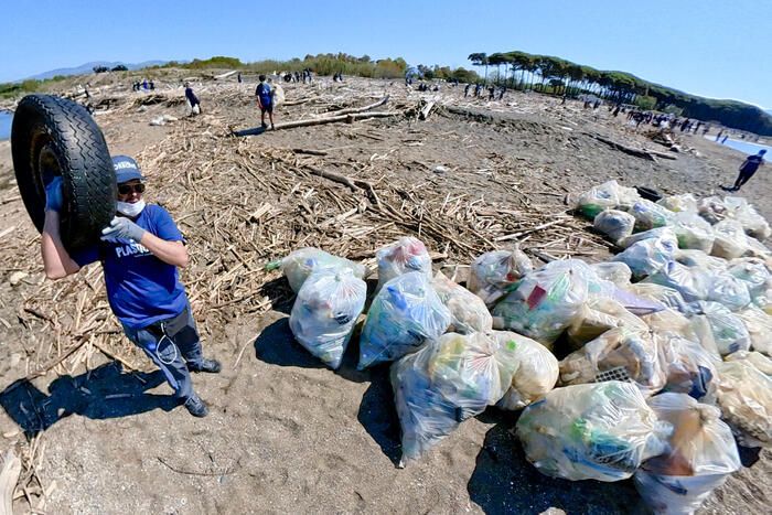 Detenuti in campo con Plastic Free e Seconda Chance per ripulire l'Italia