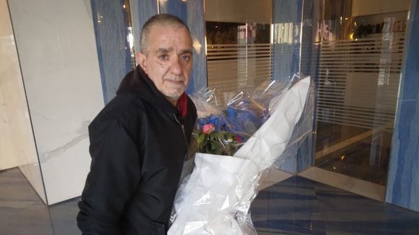 Preghiere e fiori alla camera mortuaria per Valentina Sarto. Le amiche: «Una donna forte e libera»