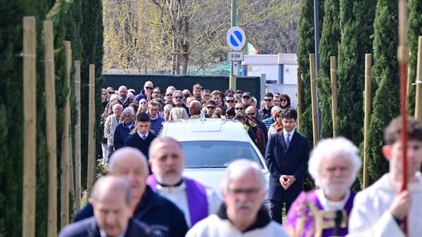 «Fortunati ad averti come figlio». A Villa di Serio i funerali di Mattia Signorelli