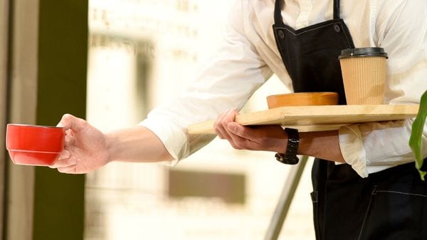 Non solo bar in difficoltà: la crisi dei consumi tocca anche i ristoranti