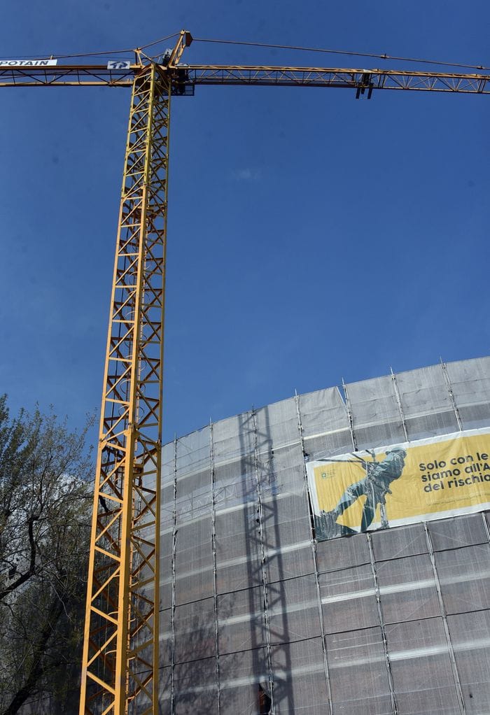 Nuova Gamec, segnali di ripartenza sul cantiere. Ad aprile si spostano le vecchie gru