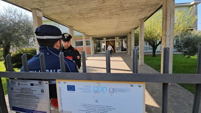 scuole medie di trescore insegnante accoltellata da 13enne bertolaso salvata da una trasfusione in elicottero foto e video