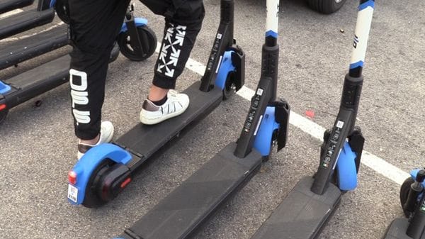 Targa ai monopattini elettrici, dal 16 maggio è obbligatoria