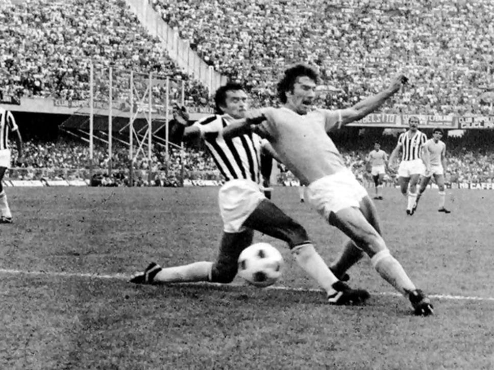 Calcio in lutto, è morto a 79 anni il bomber Beppe Savoldi